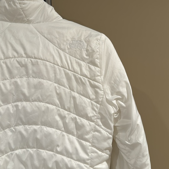 The North Face White Reversible Puffer Jacket size xs - Picture 6 of 10